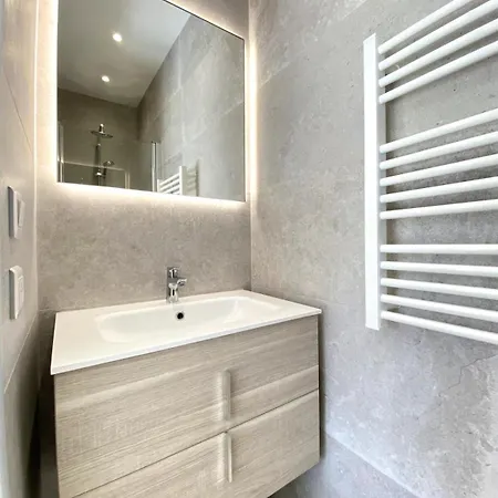 3 Bedrooms 3 Bath Bivouac 2 Min Palais Cannes