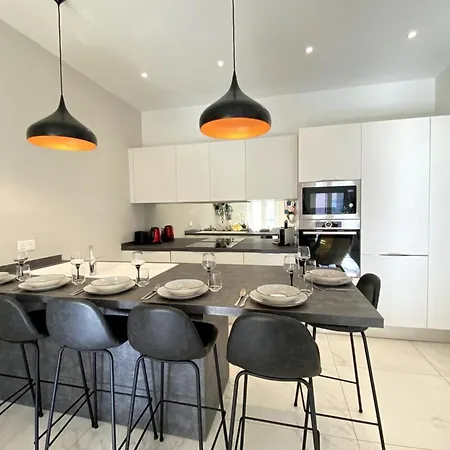 3 Bedrooms 3 Bath Bivouac 2 Min Palais *